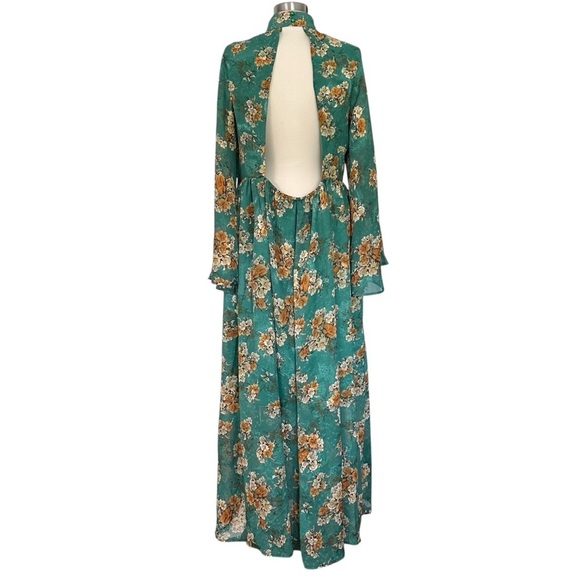 NWT Unique Vintage Floral Bell Sleeve Maxi Dress 70’s Style Size 1X - Picture 10 of 16